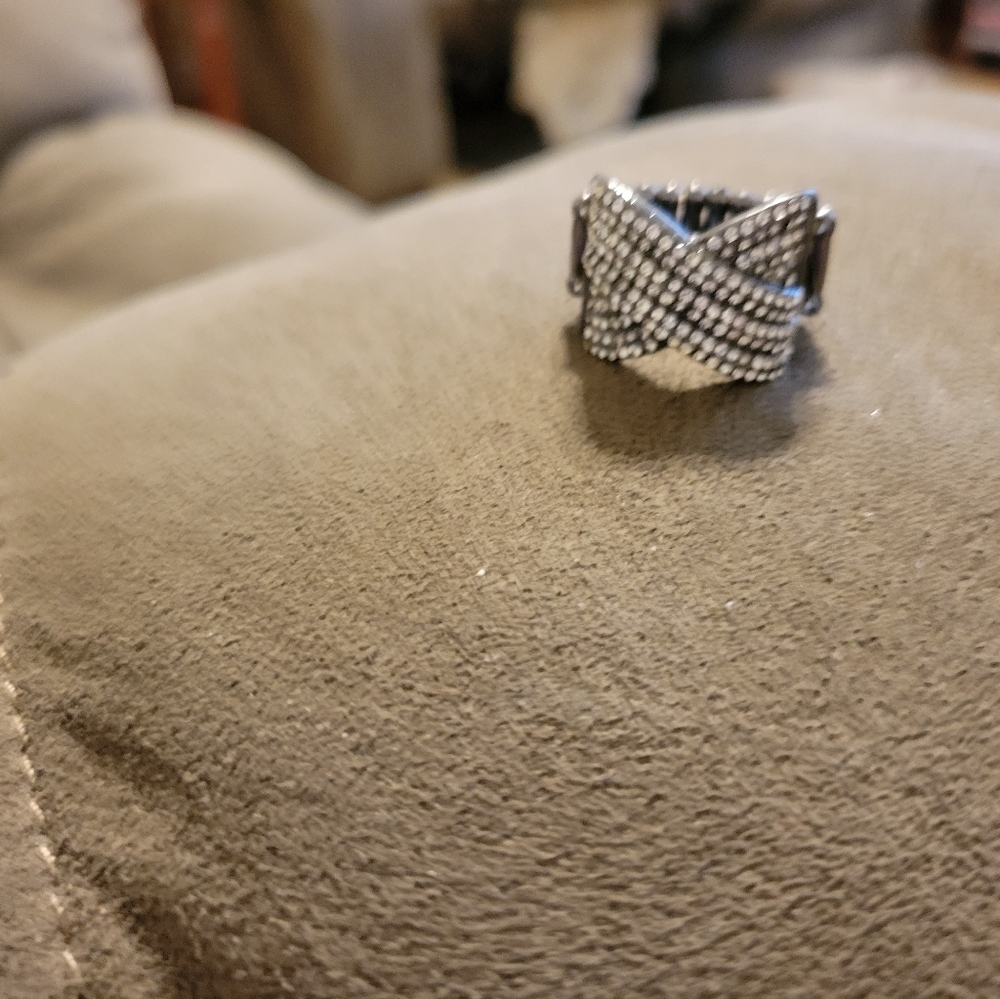 Paparazzi gunmetal white stone criss cross stretchback ring